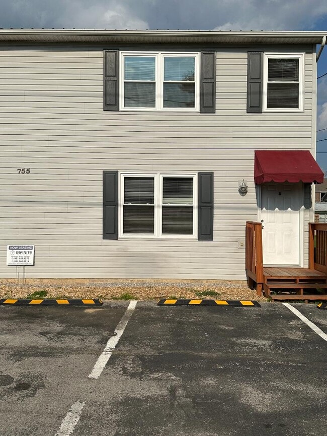 Building Photo - 755 Chestnut Ave