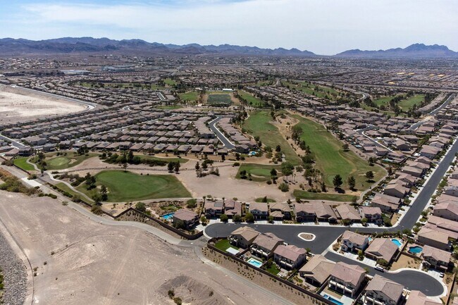 Building Photo - Luxury Living in Henderson's Tuscany: Spacious 4 Bedroom Home with Expansive Yard & More!