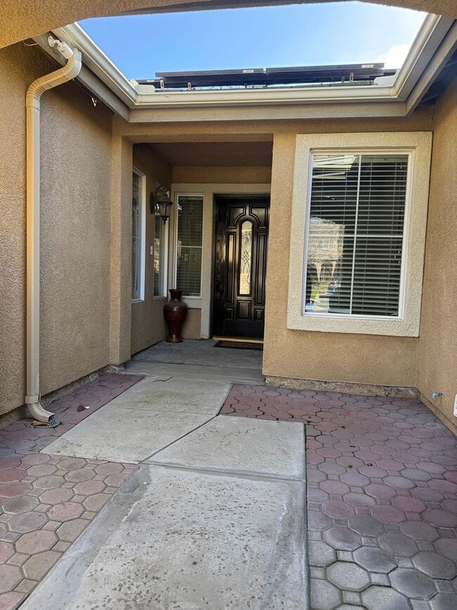 Building Photo - Spacious 4 bed 2 Bath in Desirable NW Bakersfield