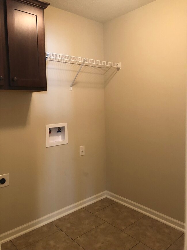 Building Photo - 3068 Ashley Lp