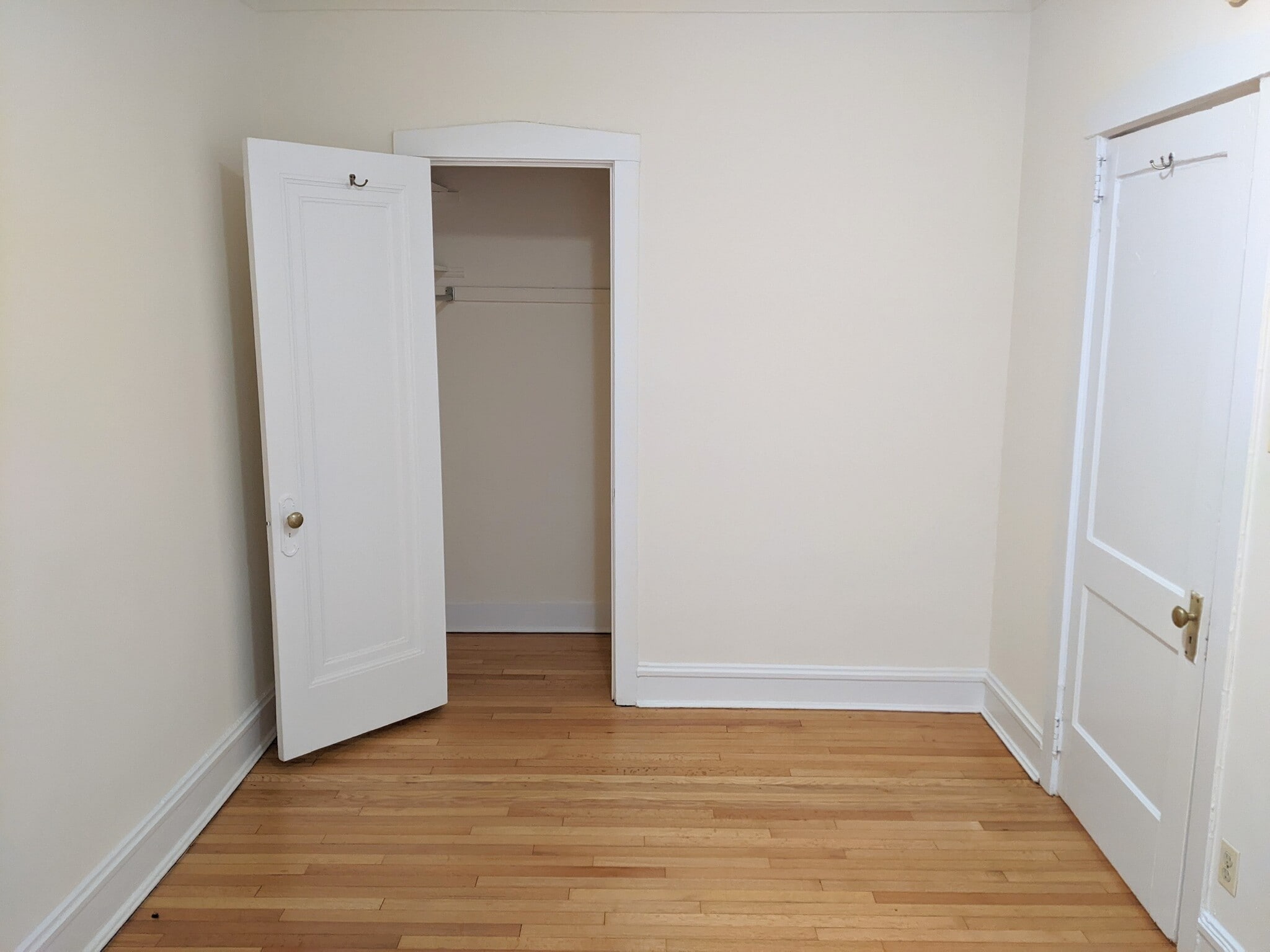 Building Photo - 729 Hinman Ave