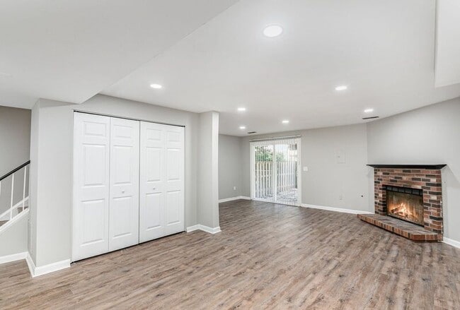 Building Photo - 10701 Houck Dr