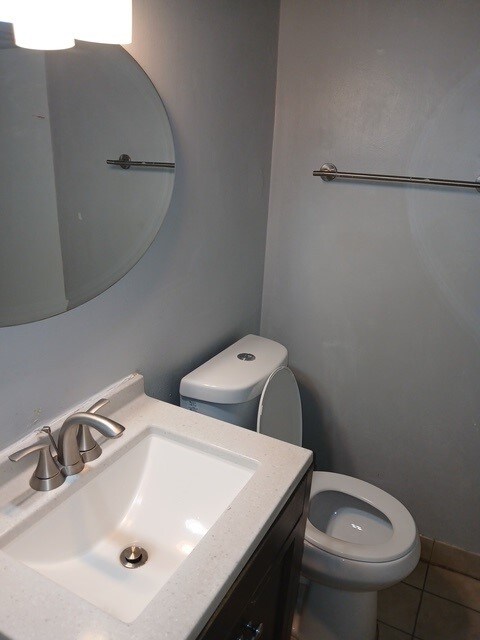 Building Photo - 7919 Lake Ave