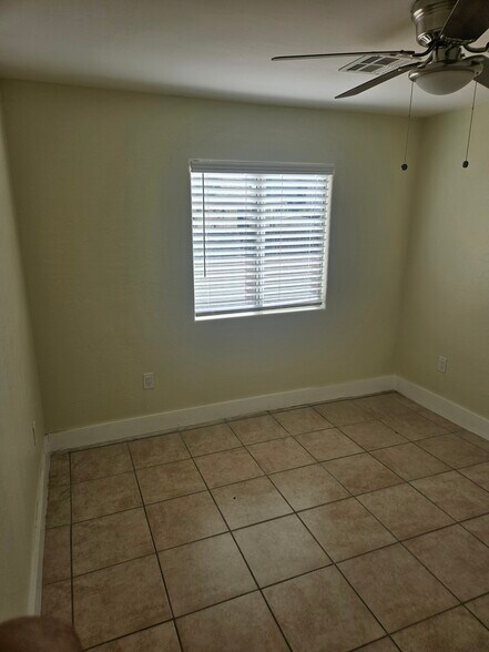 Building Photo - 9628 N 13th St