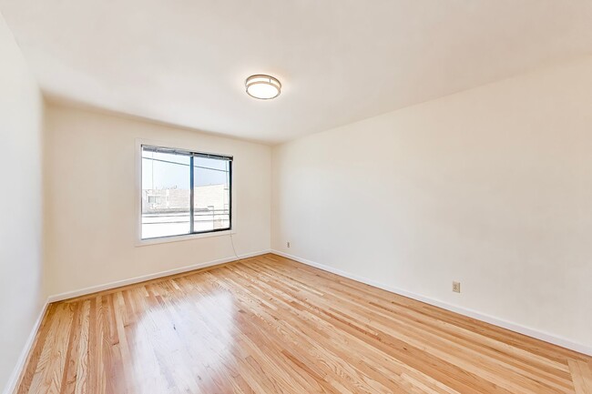 Building Photo - Top-Floor 2BD/1BA Near Ocean Beach & Golden Gate Park