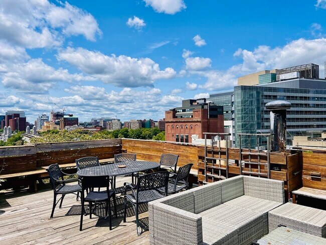 Building Photo - 59 Phillips St