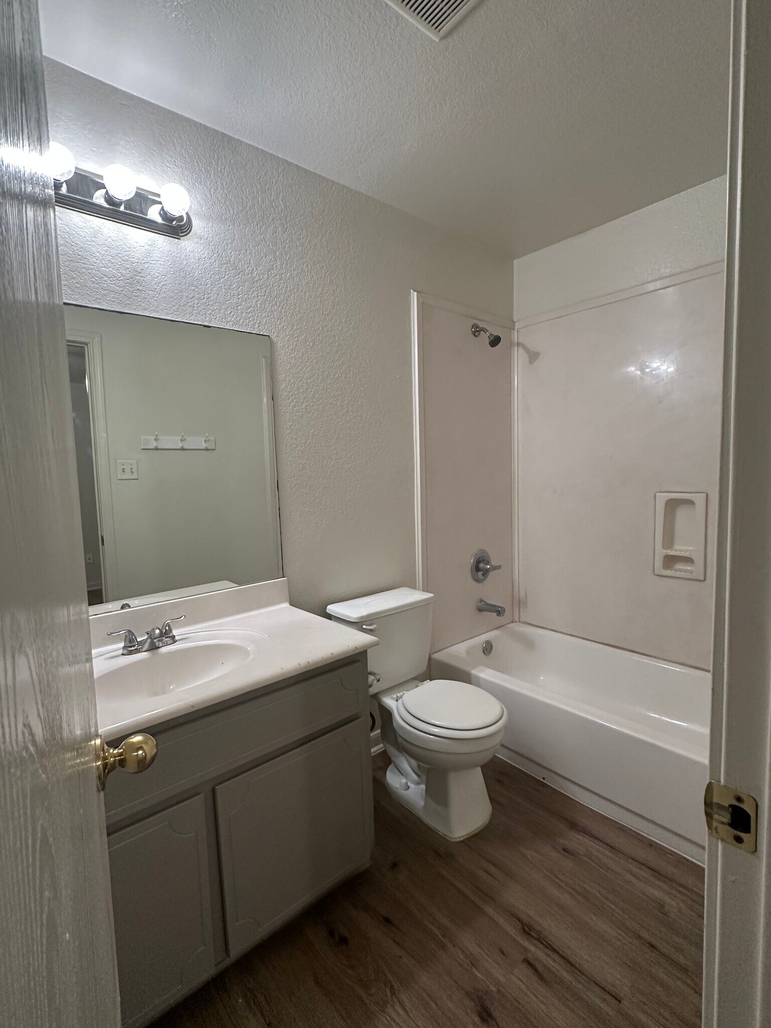 Building Photo - 304 N Ann Blvd