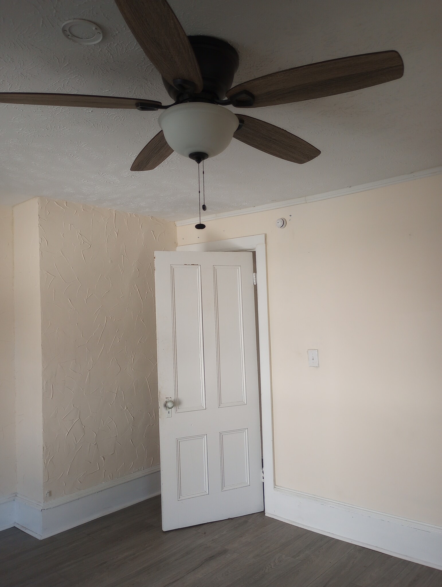 Building Photo - 410 Linden Pl