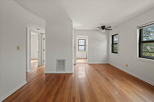 Building Photo - 306-306 E 19th St