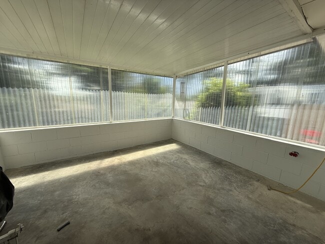 Building Photo - 2304 Country Club Rd