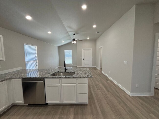 Building Photo - Pre leasing for July, Bell farms!