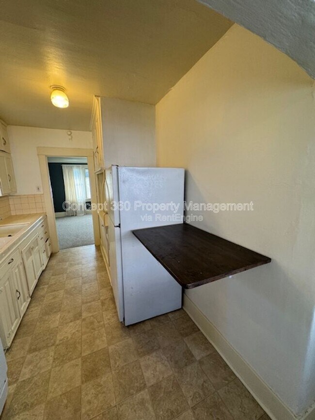 Building Photo - 3811 E 10th St