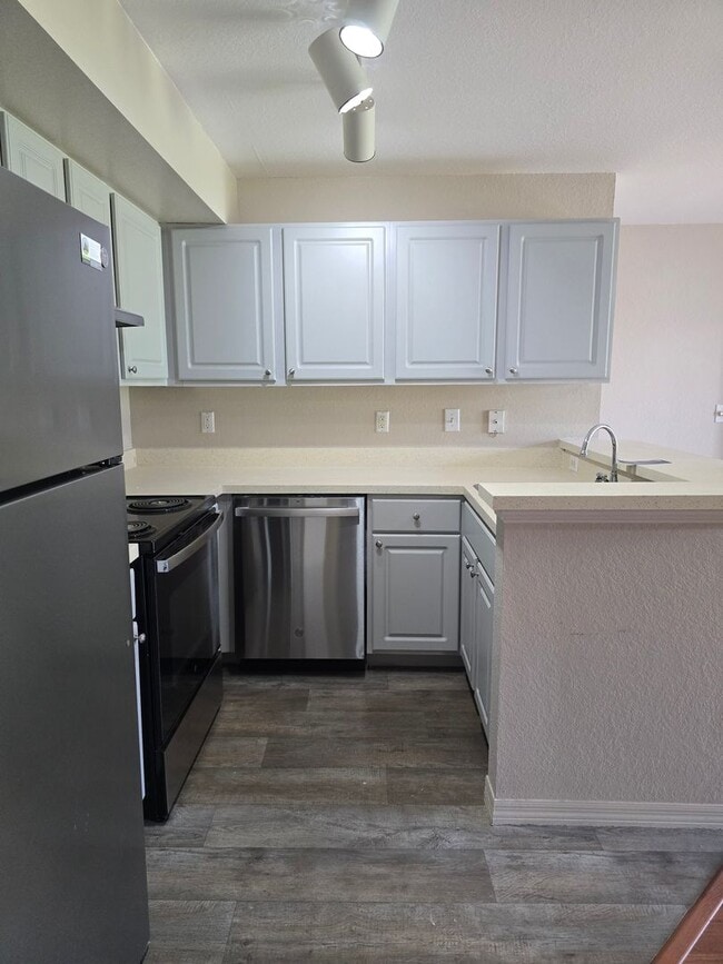 Building Photo - One bedroom one bath apartment close to USF
