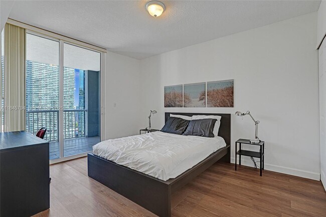 Building Photo - 170 SE 14th St