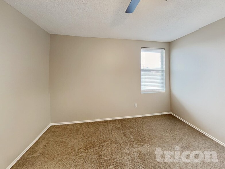 Building Photo - 2904 Crimson Clover Dr