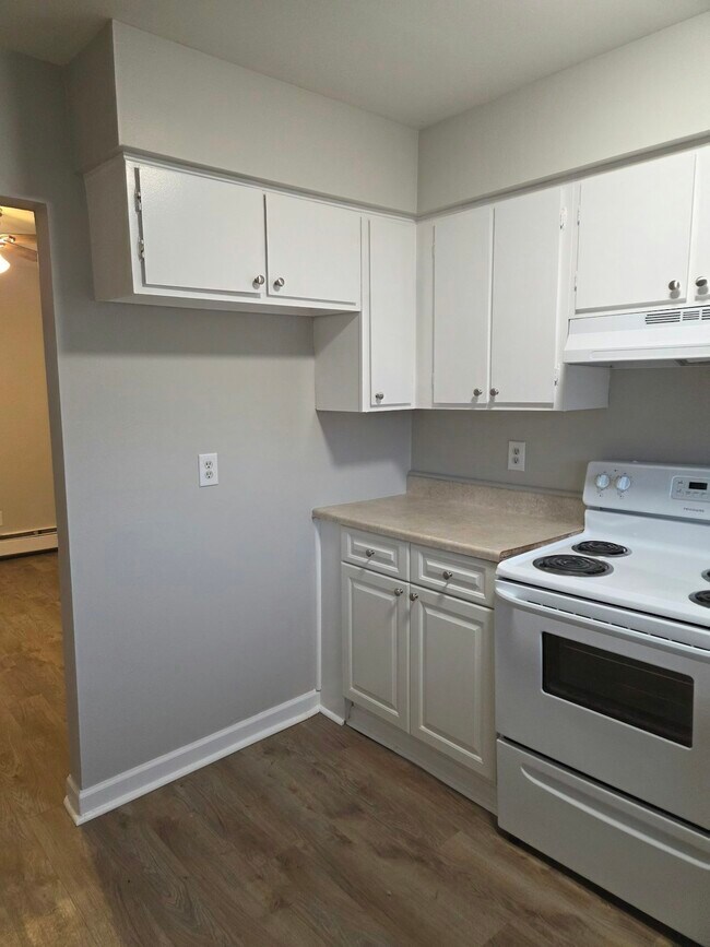 Building Photo - 10682 E Holly Rd