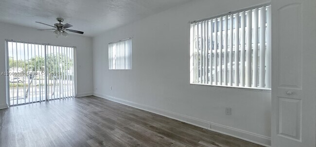 Building Photo - 5960 NE 5th Ct