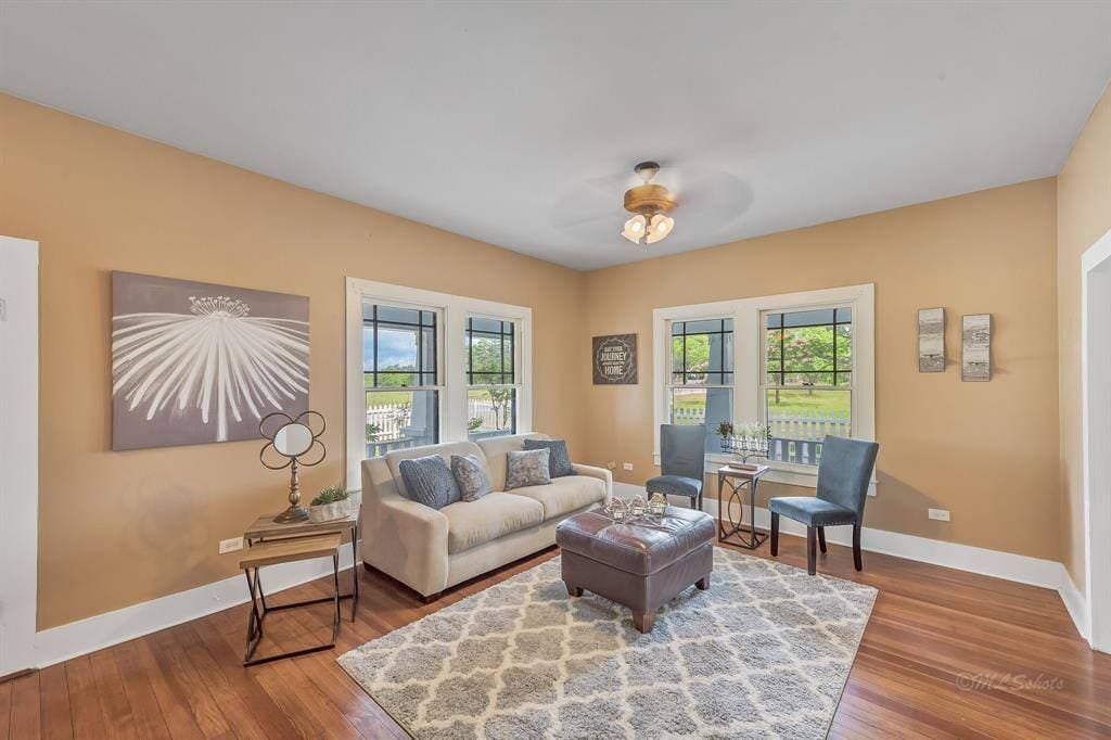 Formal Living Room - 10152 FM949