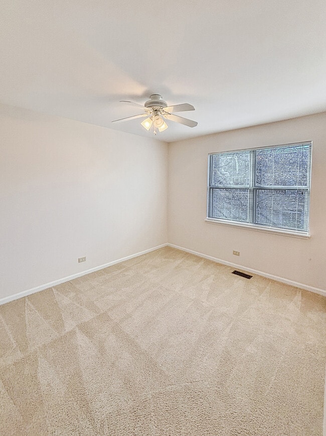 Building Photo - 404 W Hamilton Dr