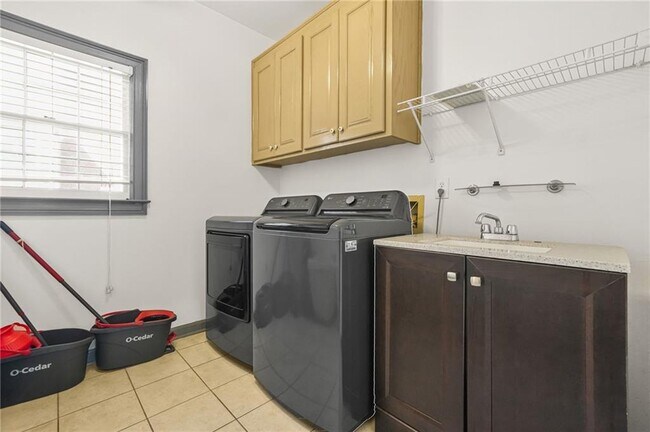 Building Photo - 9800 Foxworth Dr