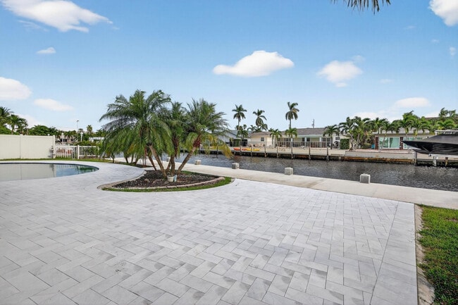 Building Photo - 2720 NE 59th St