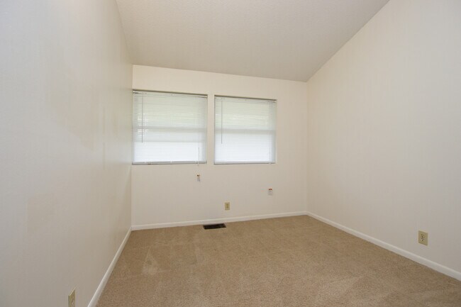 Building Photo - Two bedroom condo