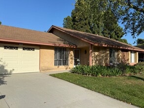 Building Photo - Clean & Move in ready El Dorado
