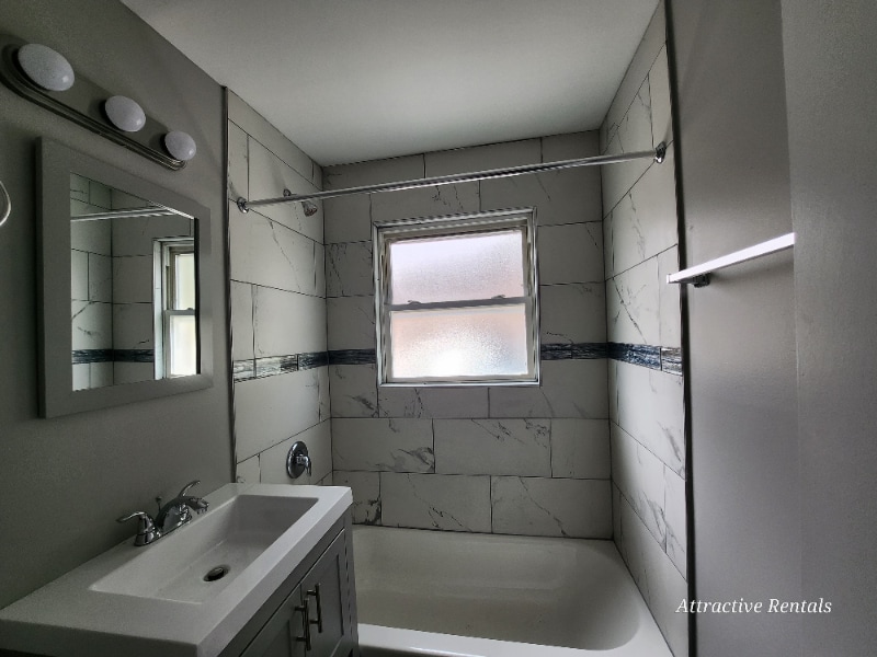 Building Photo - 2109 W 119th St