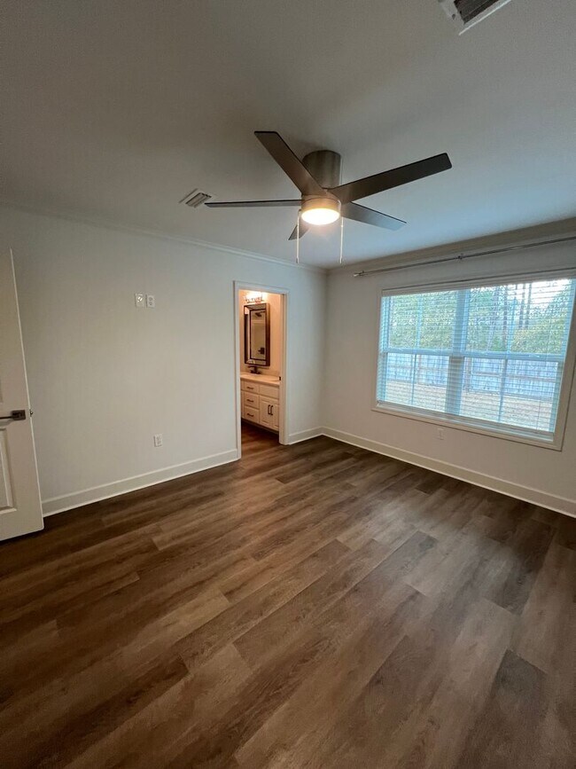 Building Photo - Available May!