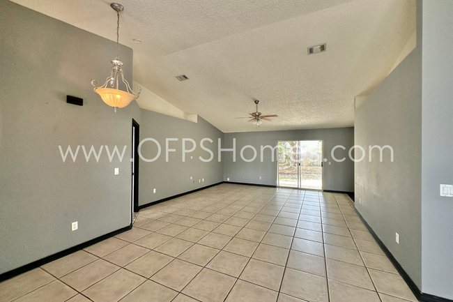 Building Photo - Charming Home on a Cul-de-Sac