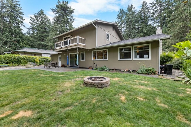 Building Photo - University Place 4 Bed/3 Bath