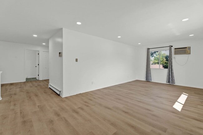 Building Photo - APARTMENT FOR LEASE - 2BD 1BTH NEWLY RENOVATED