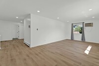 Building Photo - BEAUTIFULLY UPDATED 2 BEDROOM CONDO