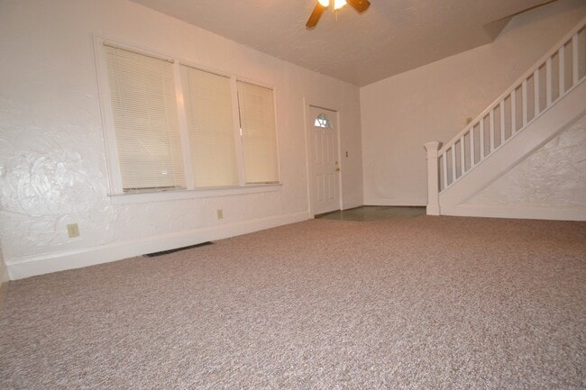 Building Photo - 567 Cross Ct