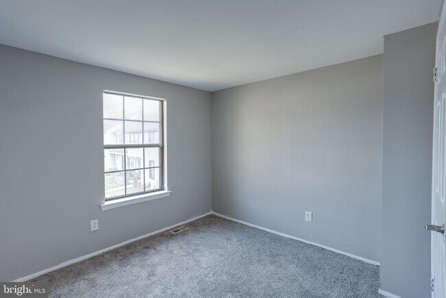 Building Photo - 101 Bayberry Ct