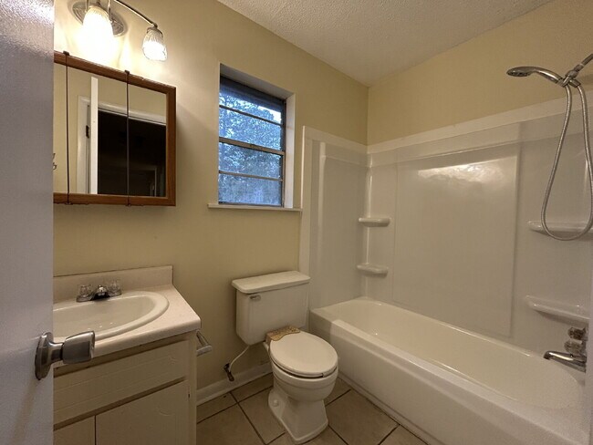 Building Photo - Home For Rent