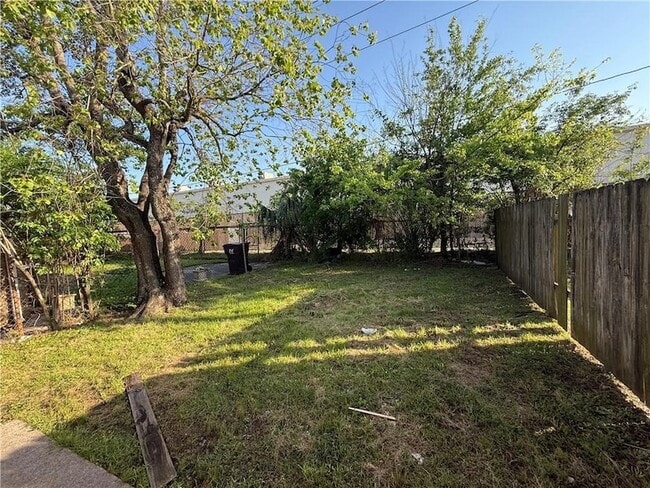 Building Photo - 8550 Valor Dr