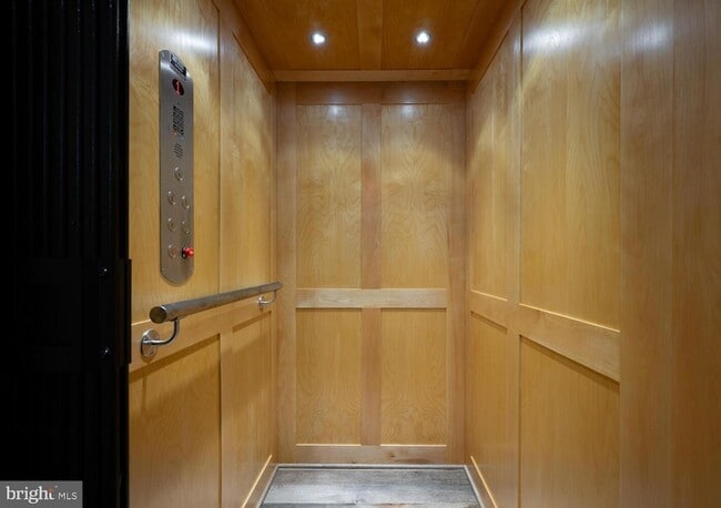 Building Photo - 1126 N Stuart St