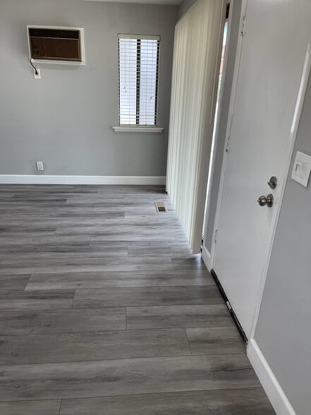 Building Photo - 502 Hope Ter