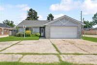 Building Photo - 2600 Cambridge Dr