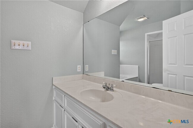 Building Photo - 1810 Mesa Oaks Cir
