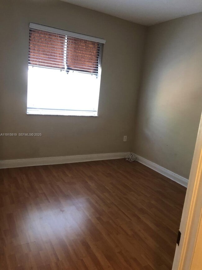 Building Photo - 6141 NW 115th Pl