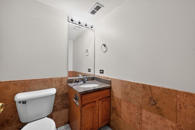 Building Photo - 1301 Brookfield Dr