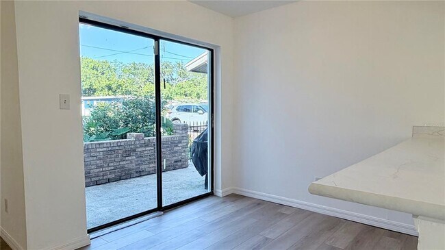 Building Photo - 810 Seminole Ave