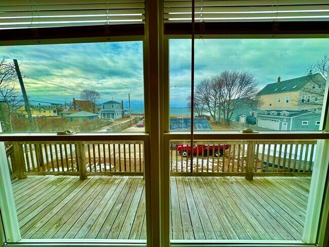 Building Photo - 7 J St