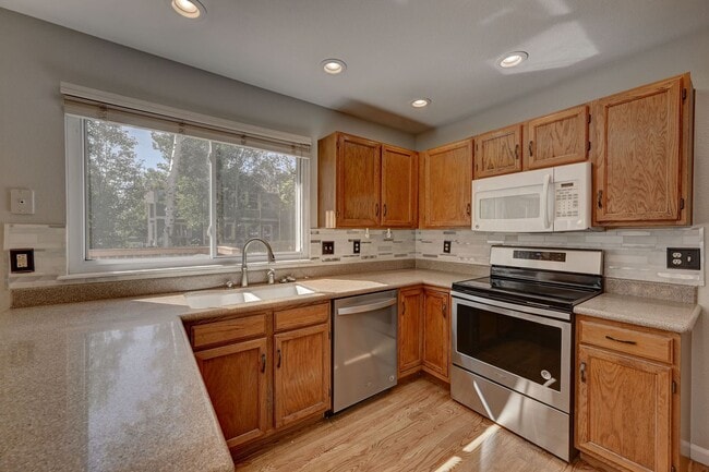 Building Photo - 1625 Flint Ct