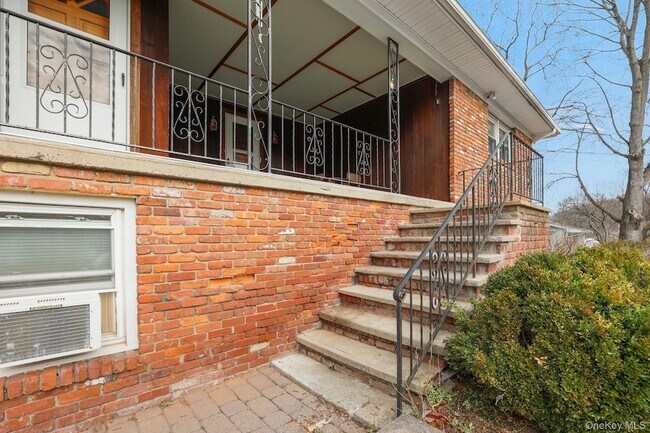 Building Photo - 2 Gillis Ave