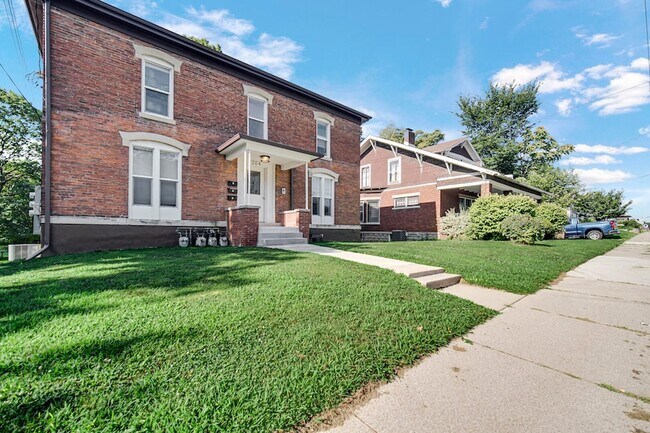 Building Photo - 204 Brown St
