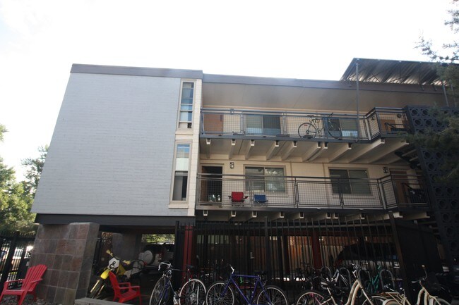 Building Photo - 2860 W 32nd Ave