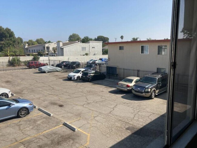 Building Photo - 1.0 bedroom in Los Angeles California 91343